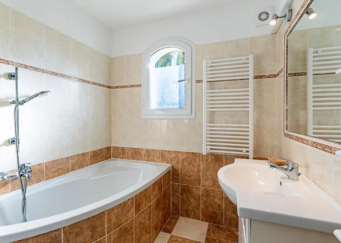 Maria Magdalena - Avec Piscine فيلة *